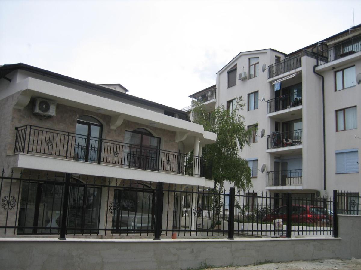 Apartment Lazur By The Sea 拉夫达 外观 照片